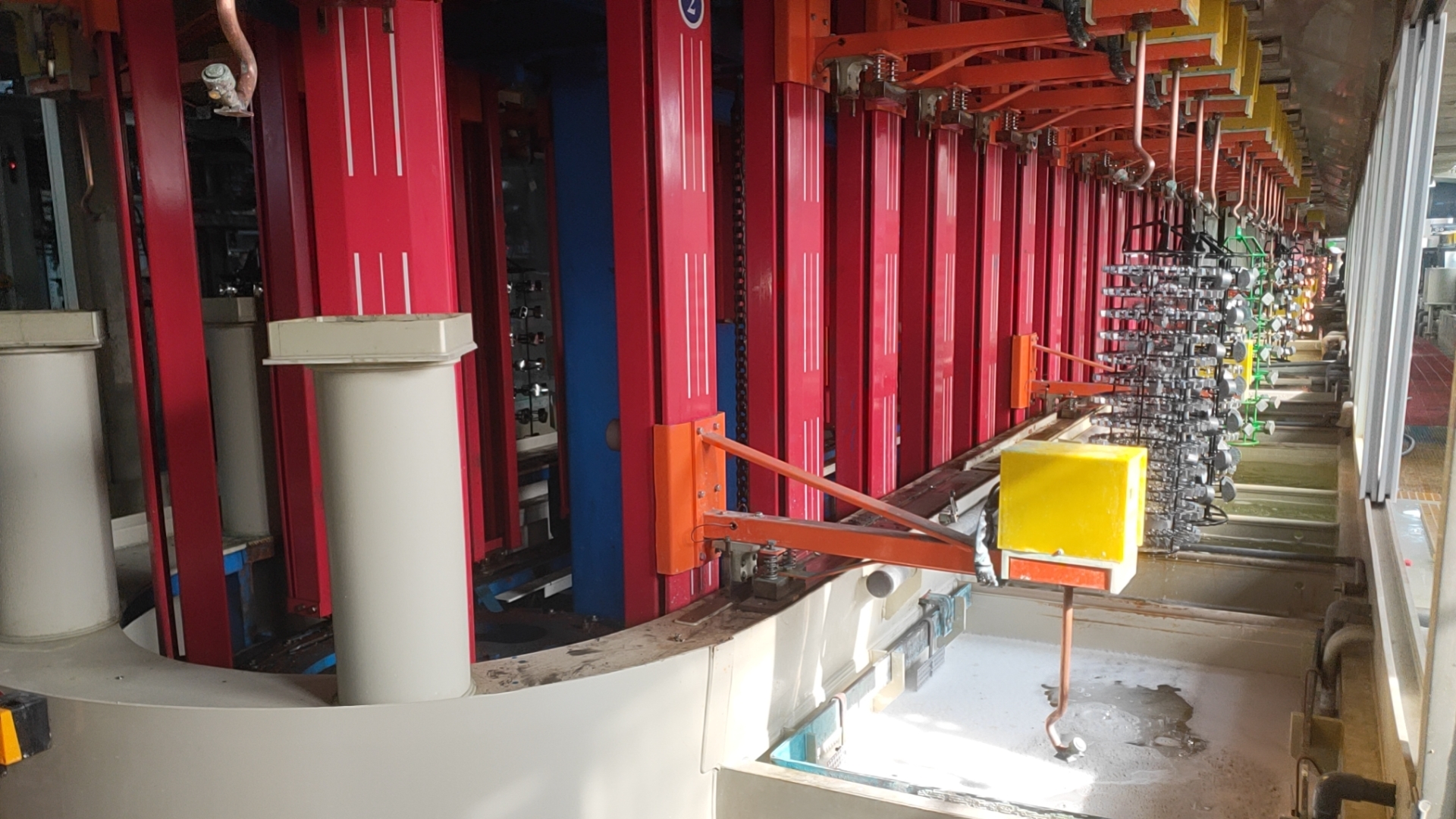 perfume caps electroplating workshop.jpg