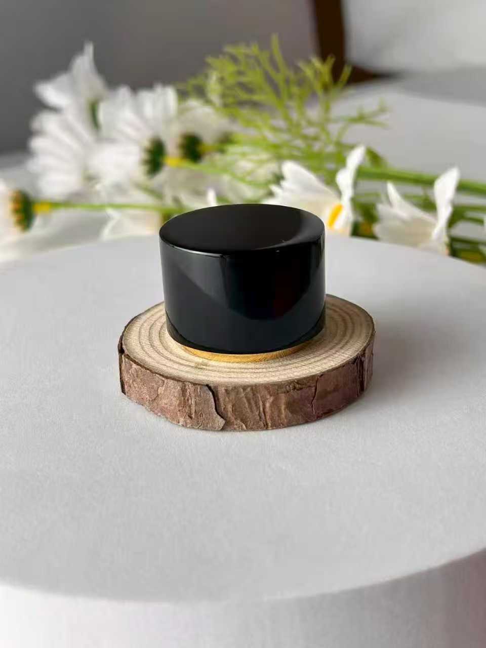 wide size Magnetic aluminum perfume cap