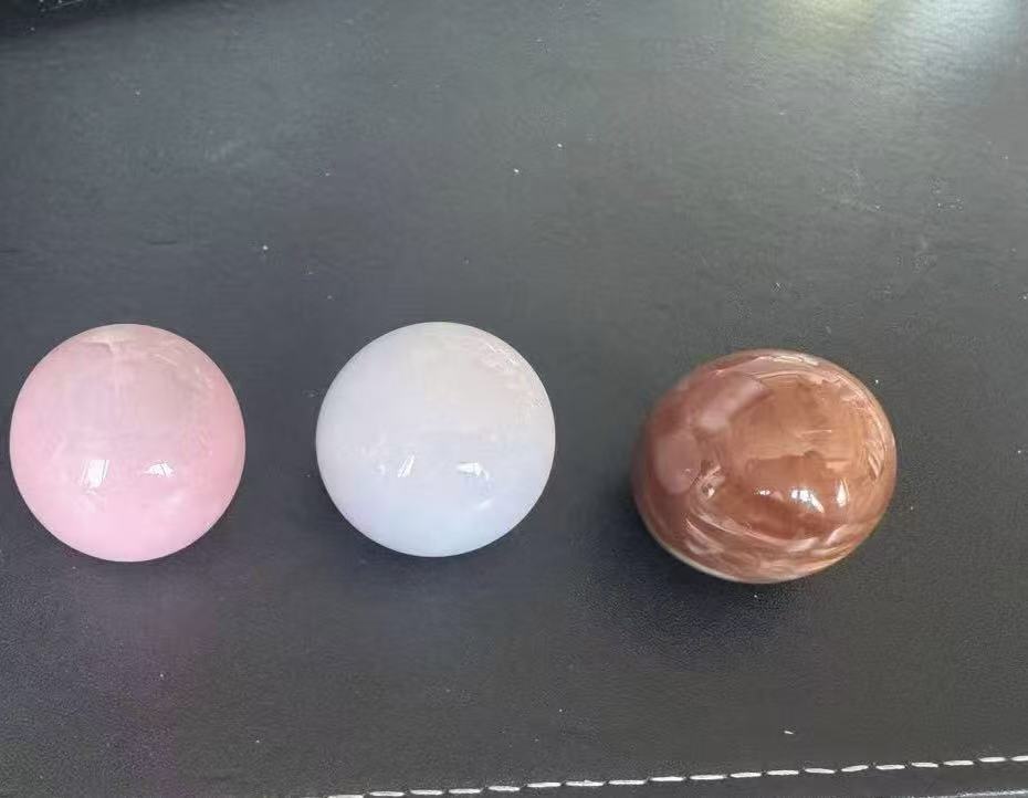 Why plastic perfume caps have parting lines?