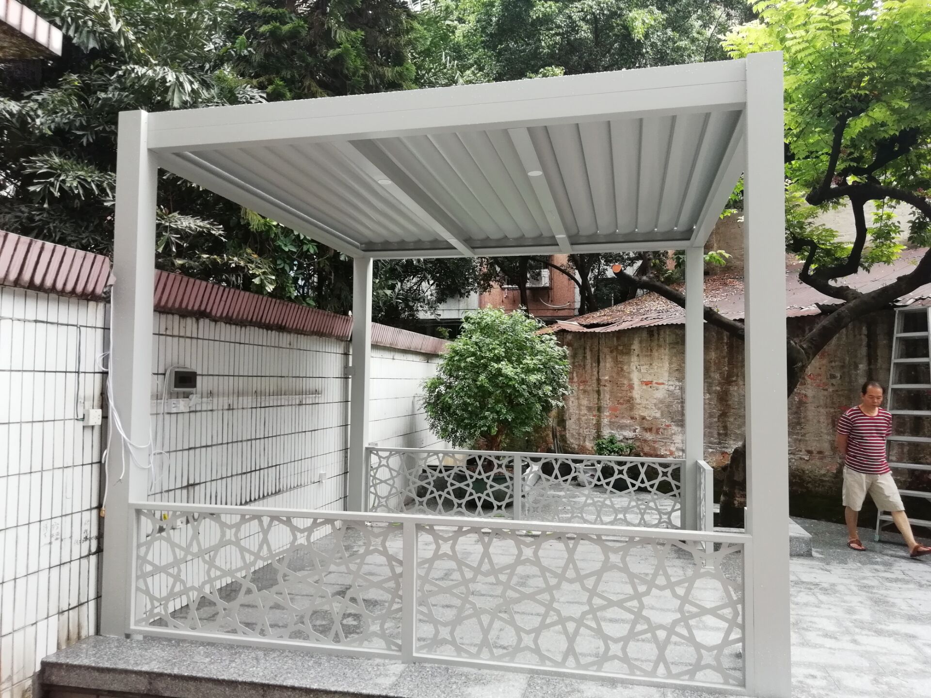 Sistema de techo de persiana de pérgola impermeable motorizado de