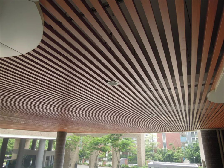 Introduction of aluminum baffle ceiling