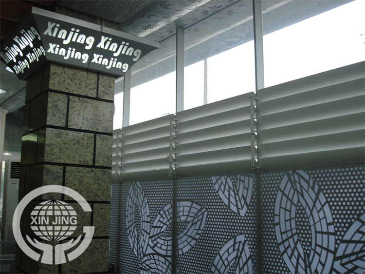 What are the characteristics of aluminum motorised louver?