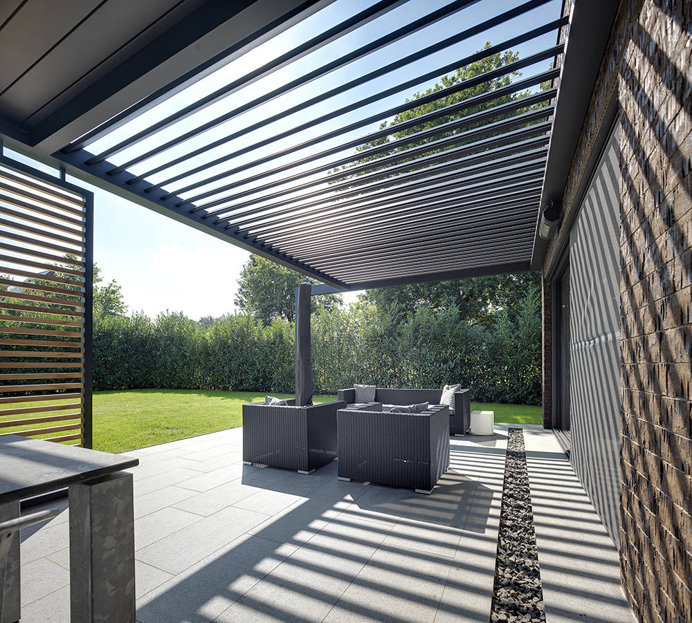 Chinese engineer Li Ming is currently leading his team to install a pavilion in a public welfare park.