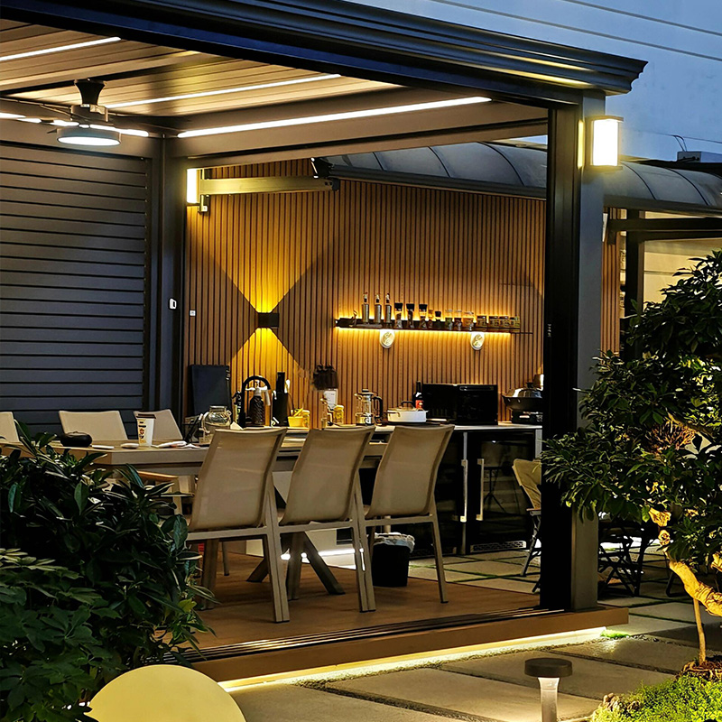 Leisurely Time in the Courtyard