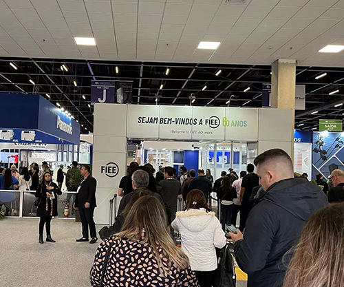 OSWELL's booth is overcrowded by visitors in FIEE Brazil 2023
