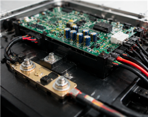 Shunt Resistor vs Hall Effect Sensor: Choosing the Right Current Measurement Solution for EV Applications