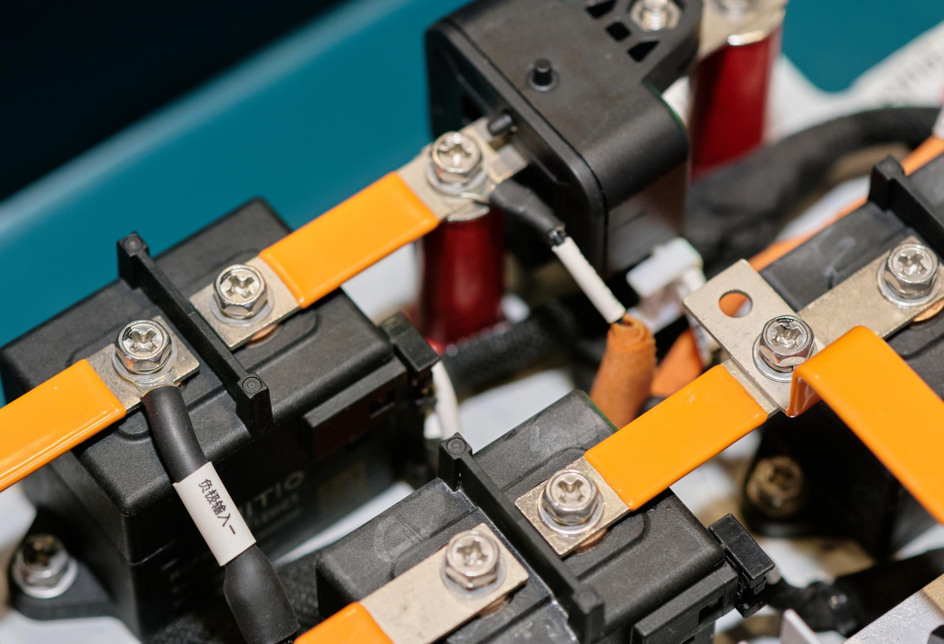 A Complete Guide to Selecting Current Sensors for Electric Vehicle Battery Packs