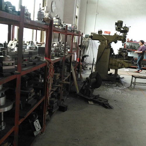 Langlada Lighting Advantage 2: Atelier d'outillage de moulage indépendant