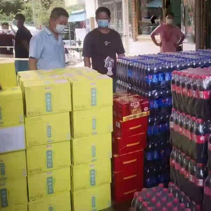 Die Langlada LED Factory spendete die Anti-Epidemie-Materialien an Bedürftige.