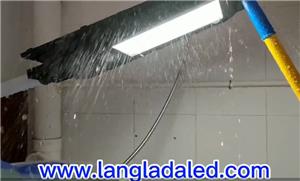 Wasserdichte Prüfung der LED-Solarlampe im Freien