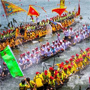 Bringen Sie Sie zum Schauplatz des Drachenbootrennens