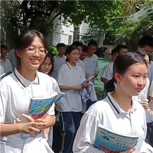 Helfen Sie Absolventen, ihren Traum von einem weiteren Studium zu verwirklichen