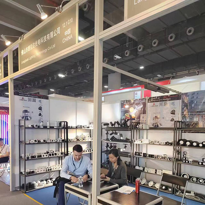 A great meeting with cusotmer in International show