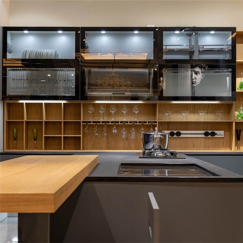 Contemporary Kitchen Decor Idea For Medium Kitchen