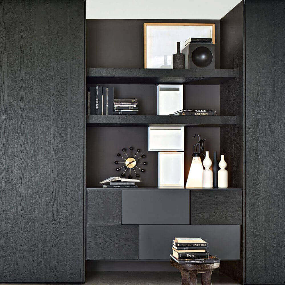 大きい木製の黒いワードローブのクローゼットの家具