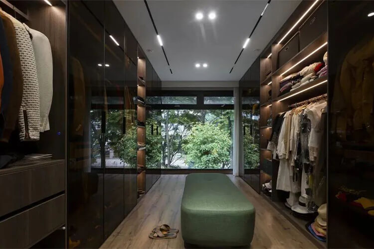 Glass wardrobes