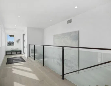 Glass Railings: A Stylish Addition that Boosts Home Value?
