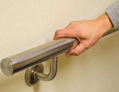 أهمية وملاءمة الدرابزين للأطفال وكبار السن والأشخاص ذوي الإعاقة في الملاحة اليومية