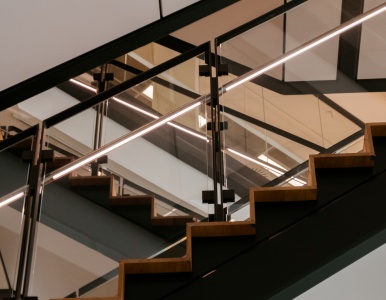 एक ऐतिहासिक इमारत की ओर सीढ़ी: डब्ल्यूएएफ द्वारा चयनित किंग जॉर्ज टॉवर के मूल ढांचे का निर्माण