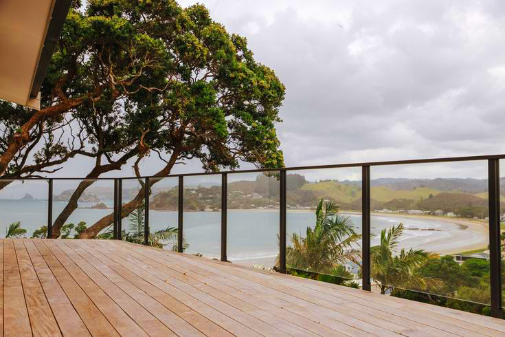 vertical aluminum railing