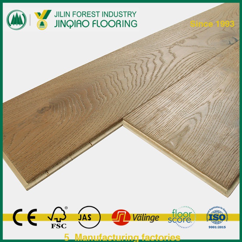 Pavimenti in legno ingegnerizzato di quercia affumicato piallato a mano