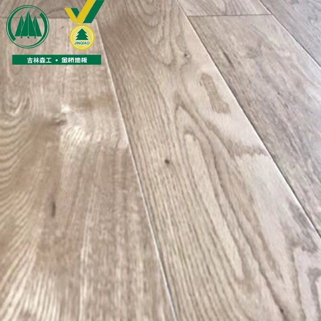 Oak HDF Core Smooth UV Lacquered Flooring