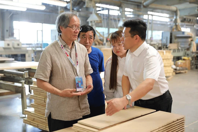 De Maleisische delegatie van de 12e beurs in Noordoost-China bezocht de Jinqiao Flooring Group