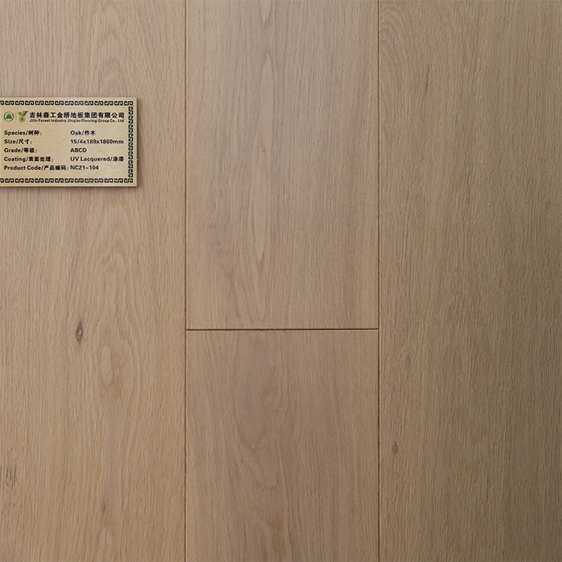 lantai kayu oak yang dicat putih
