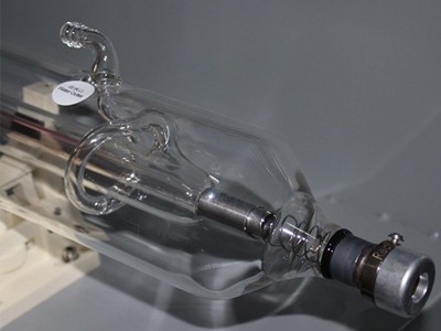 Orosz ügyfelek rendelnek lézer tápegységet és Reci Co2 lézercsövet