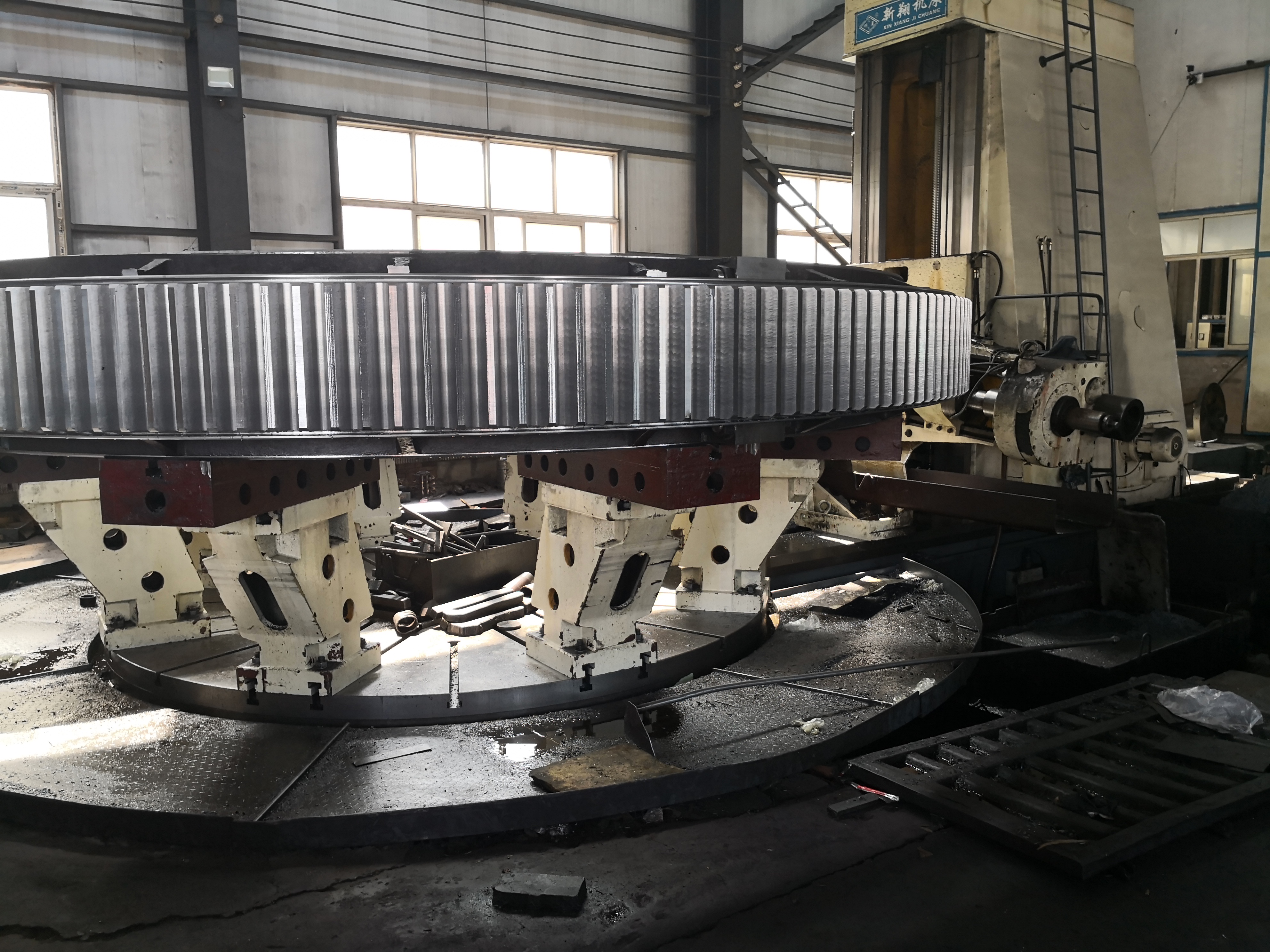 CNC gear hobbing machine-ball mill large gear ring processing