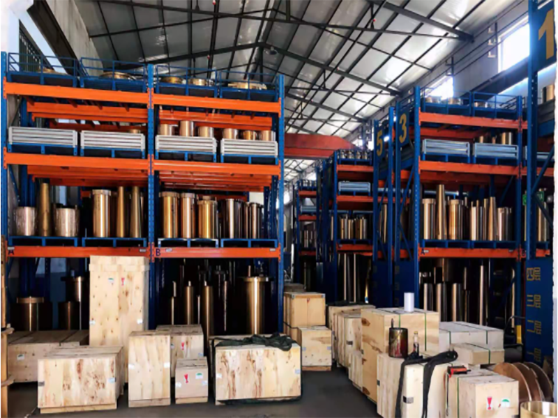 ¿Cuál es el propósito del buje de bronce de la trituradora?