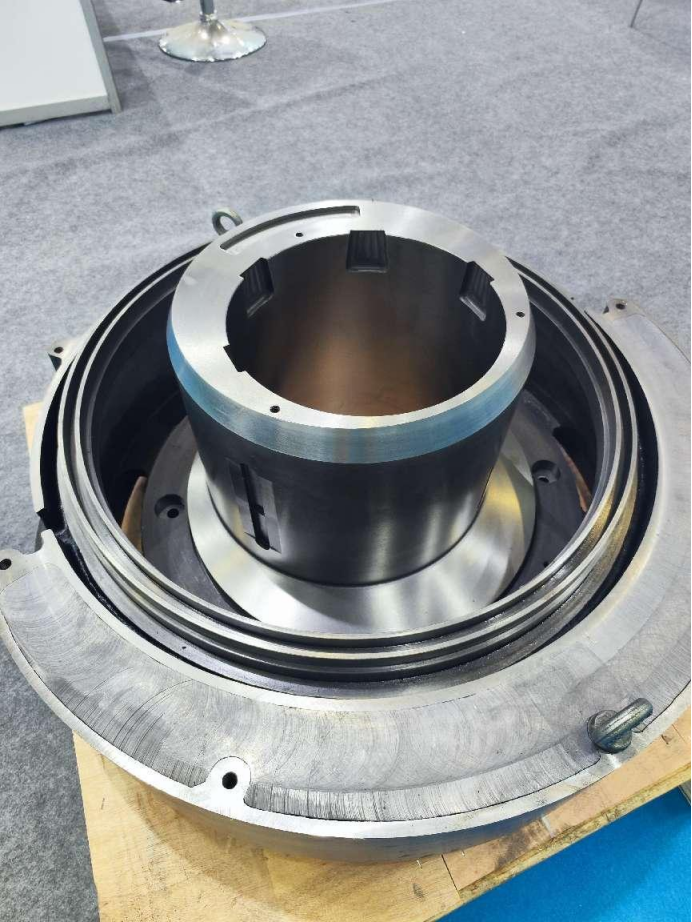 Crusher eccentric sleeve