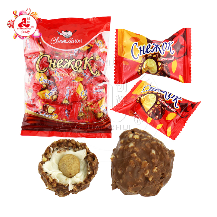 Black chocolate and peanut chips coating wafer ball nut and white chocolate cream filling crisp cookie ball CH-D097