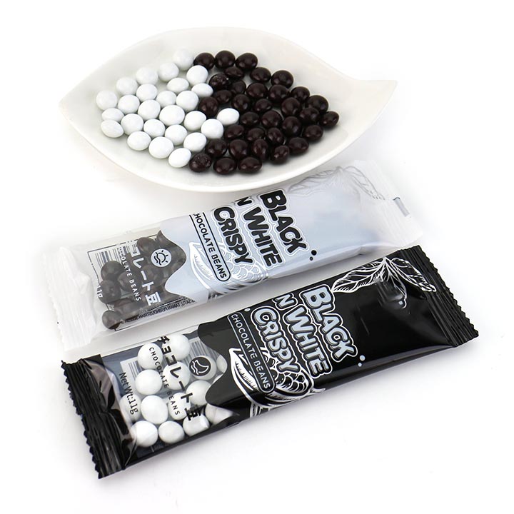11g Crispy choco black and white chocolate bean candy CH-BC119
