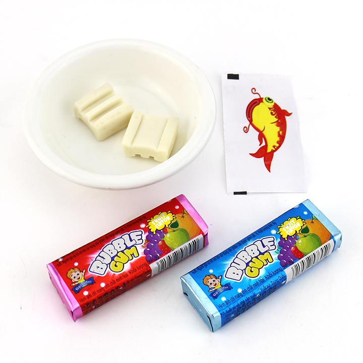 3-in-1 fruit flavored chewying bubble gum cube with tattoo stickers CH-E325