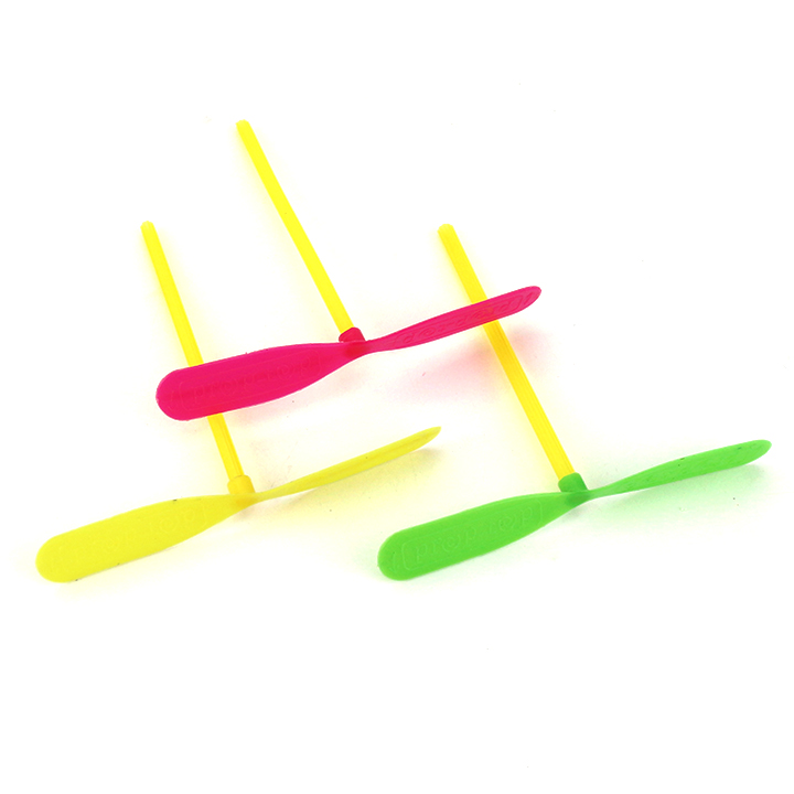Flying fruit roll gummy soft candy with Bamboo dragonfly rotating toy candy CH-T1265