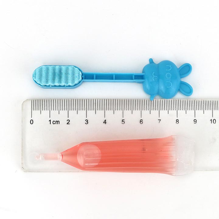 Cartoon toothbrush shaped pressed tablet candy with fruit flavored liquid jam CH-Z268