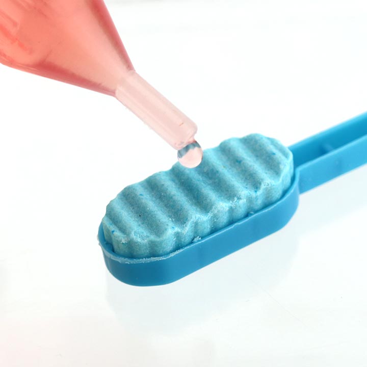 Cartoon toothbrush shaped pressed tablet candy with fruit flavored liquid jam CH-Z268