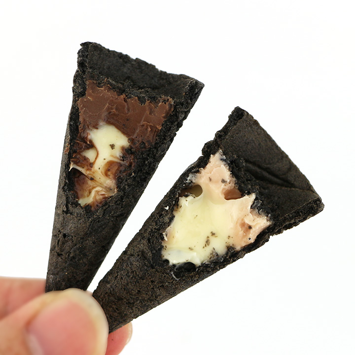 Double Flavors strawberries, chocolate ice cream cone cookies with cream filling CH-D119
