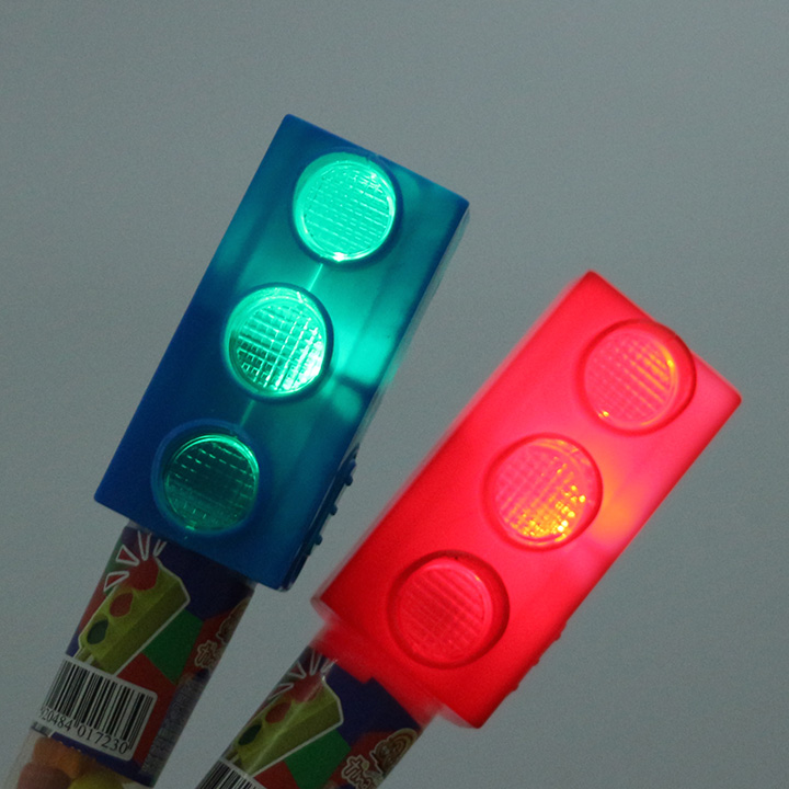 LED flashing traffic light shaped toy candy CH-T1227