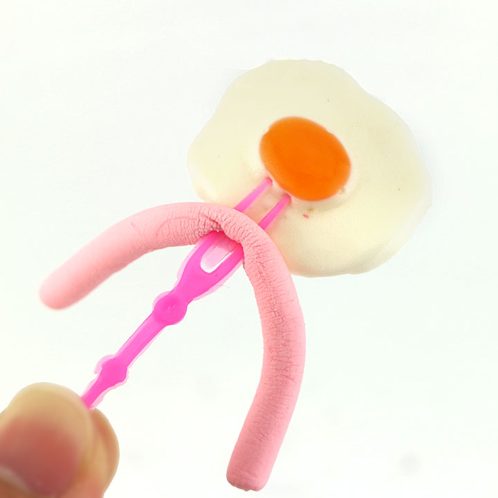 Noodle shaped marshmallow strips with fried egg shaped soft gummy candy and jam CH-M184
