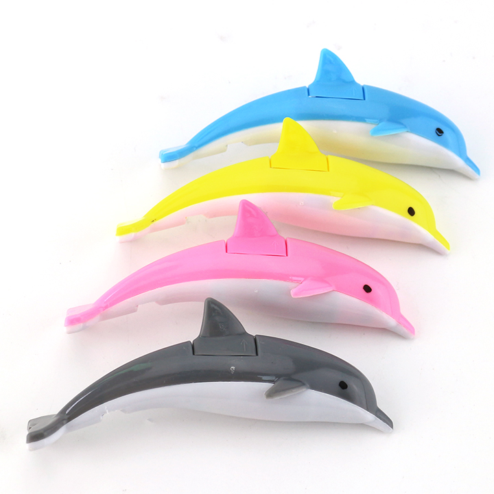 Dolphin shaped whistle toy candy CH-T1336