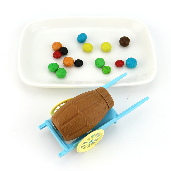 Small snacks car toy and chocolate bean candy CH-T1338