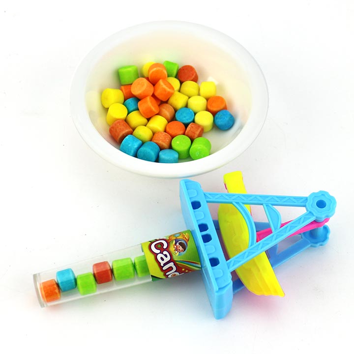 Cartoon Swinging Pirate Ship Shape Whistle Toy Candy CH-T1370