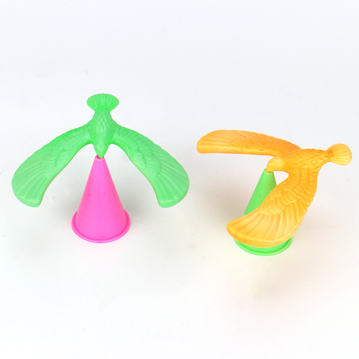 Mini plastic balance bird balance eagle toy with mini bubble gum candy CH-T1381