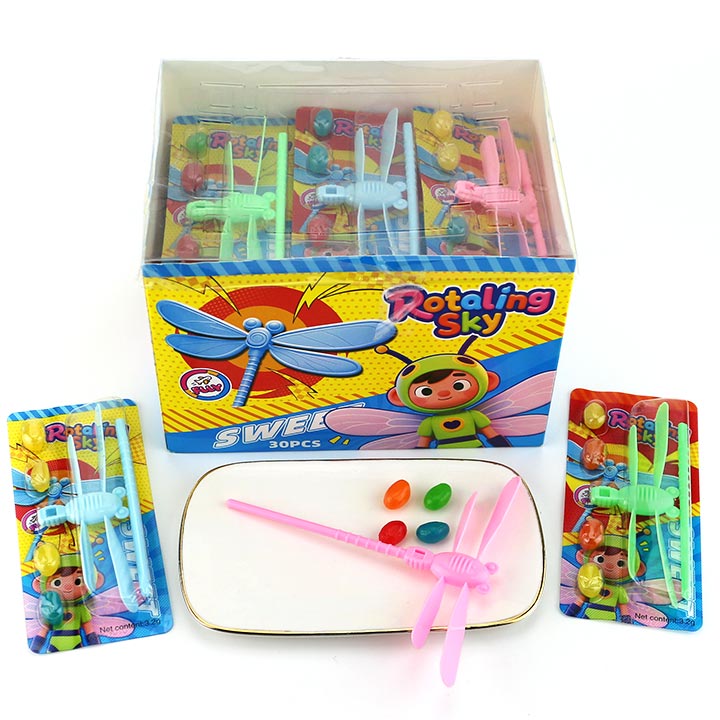 Manual rotating bamboo dragonfly flying toy candy with jelly bean candy CH-T1429