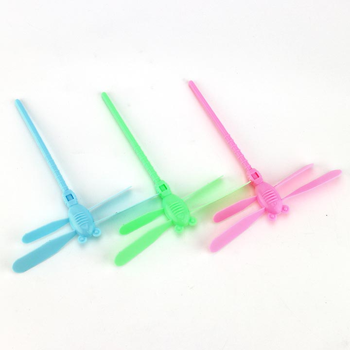 Manual rotating bamboo dragonfly flying toy candy with jelly bean candy CH-T1429