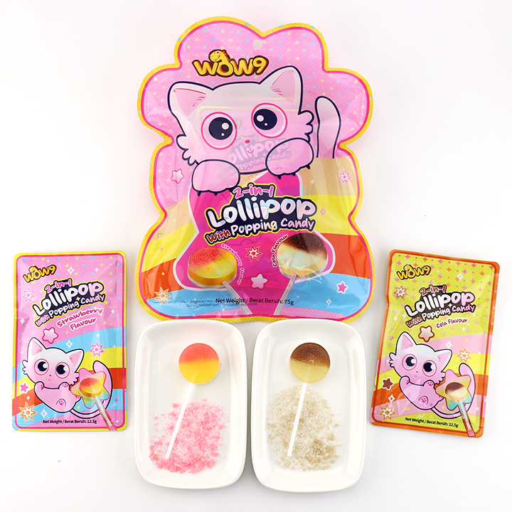 2026 Cola and strawberry flavor 2-in-1 Round Flat Shaped Hard Lollipop with Popping Candy in Bag CH-B393