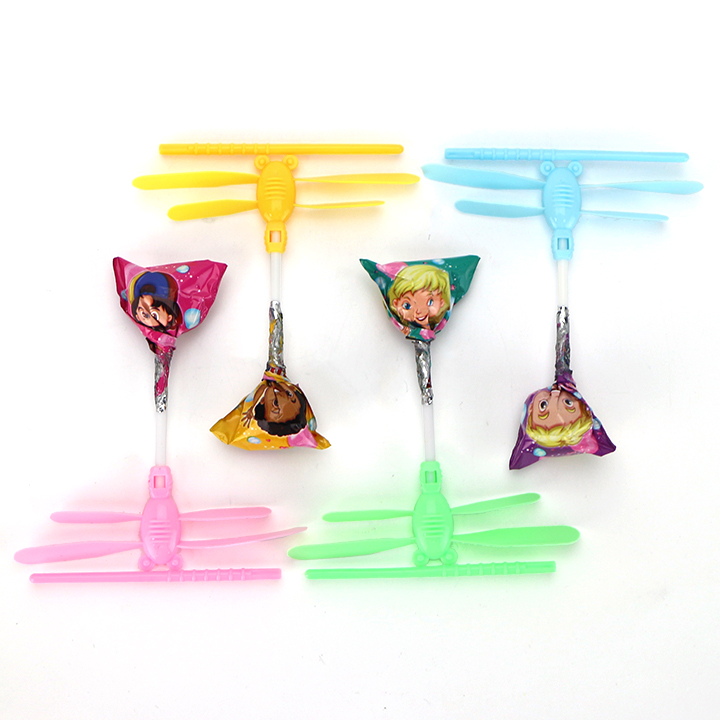 Colored Plastic Bamboo Dragonfly Propeller Toy With Fruit Hard Lollipop CH-T1484