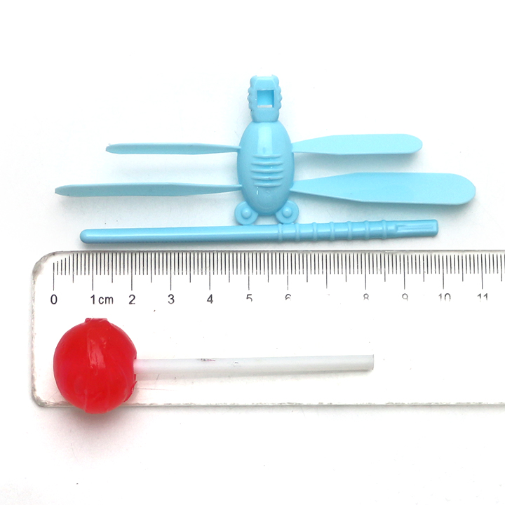 Colored Plastic Bamboo Dragonfly Propeller Toy With Fruit Hard Lollipop CH-T1484